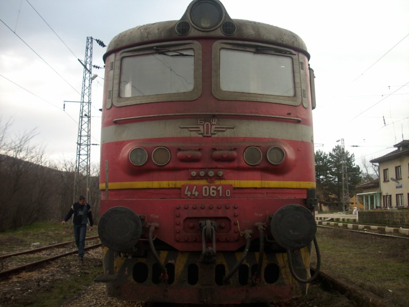 061, 44 061